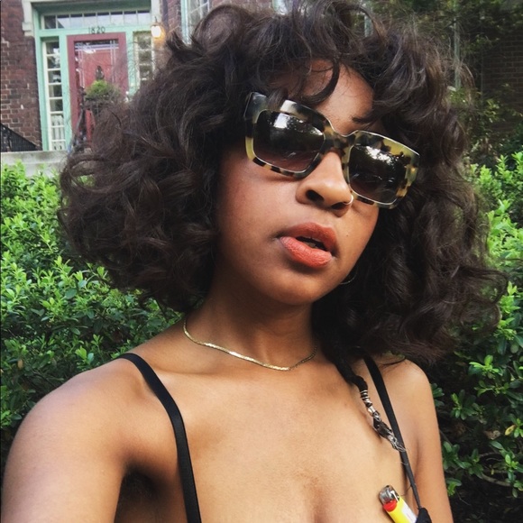 Meet your Posher, Shannon - Picture 2 of 2